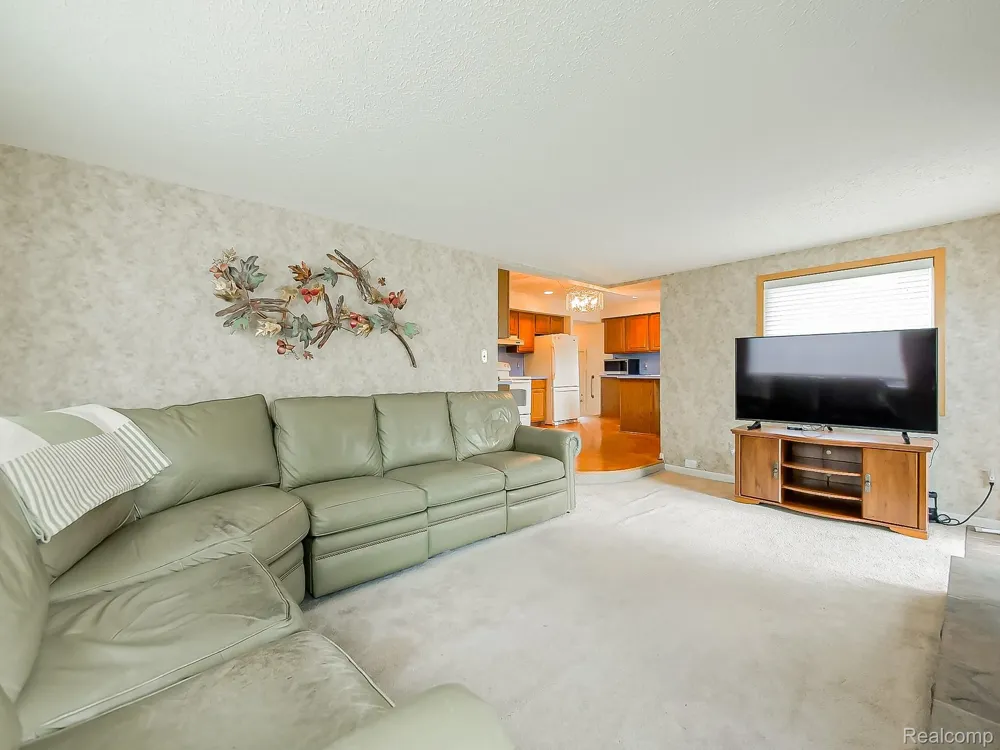 1545 Penistone Street Birmingham City, MI 48009