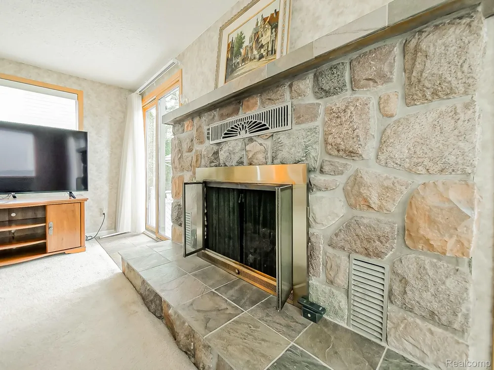 1545 Penistone Street Birmingham City, MI 48009