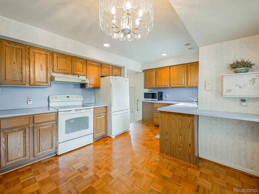 1545 Penistone Street Birmingham City, MI 48009