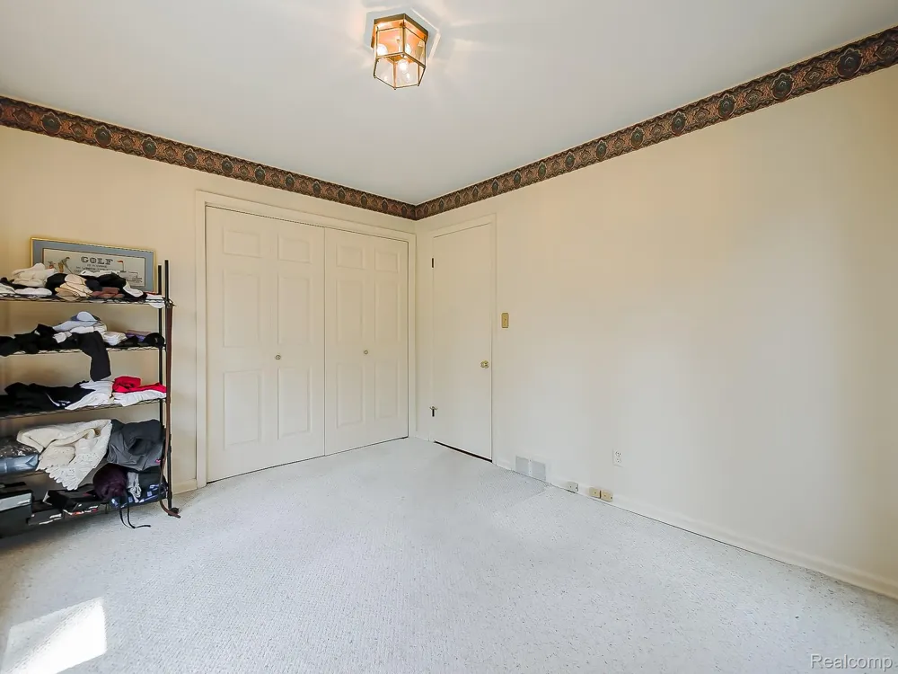 1545 Penistone Street Birmingham City, MI 48009