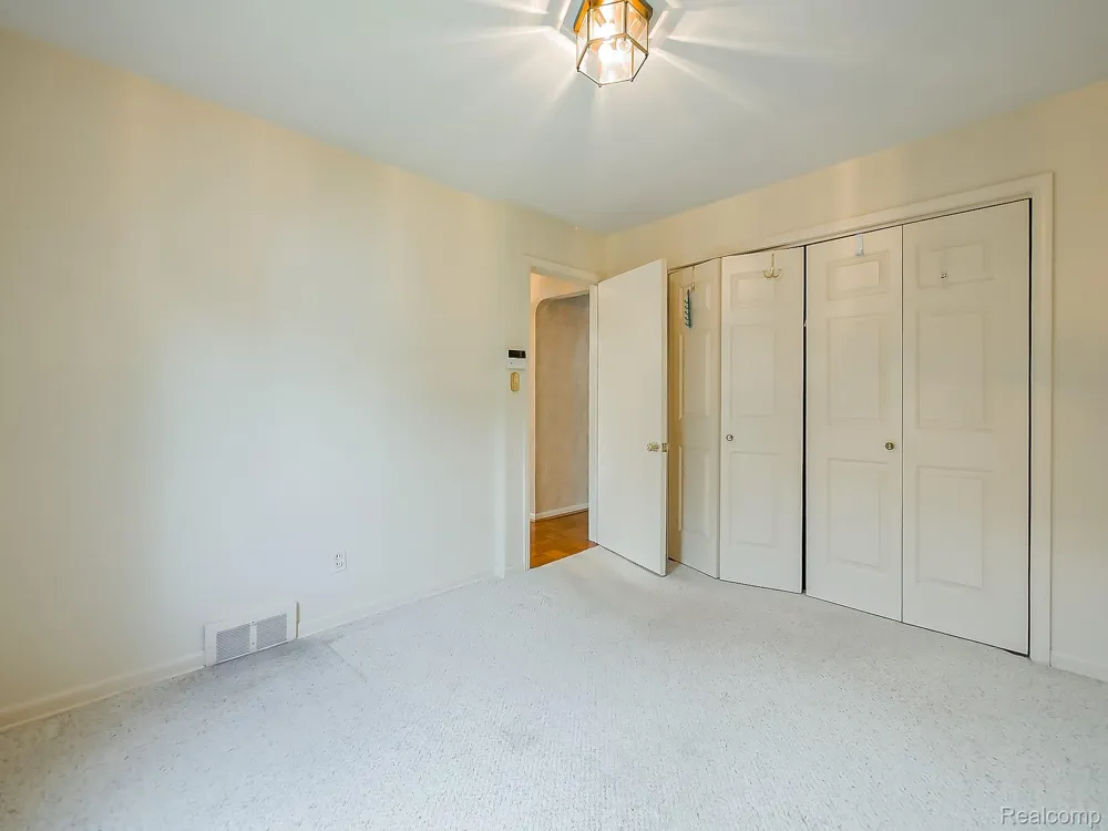 1545 Penistone Street Birmingham City, MI 48009