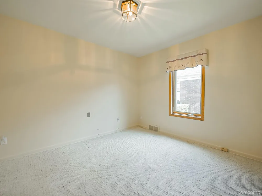1545 Penistone Street Birmingham City, MI 48009