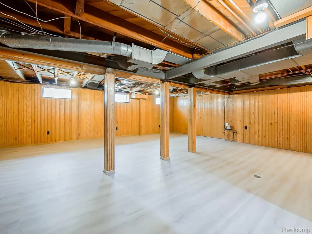 1545 Penistone Street Birmingham City, MI 48009