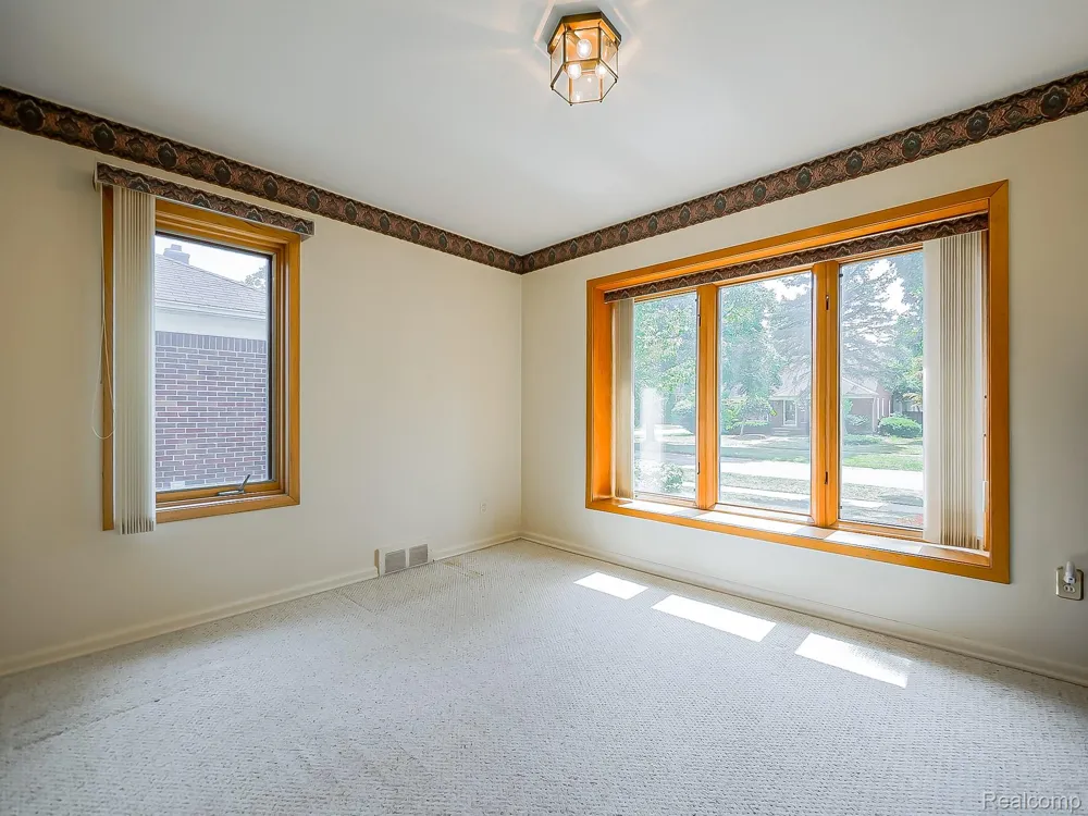 1545 Penistone Street Birmingham City, MI 48009