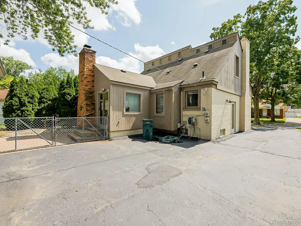 1545 Penistone Street Birmingham City, MI 48009