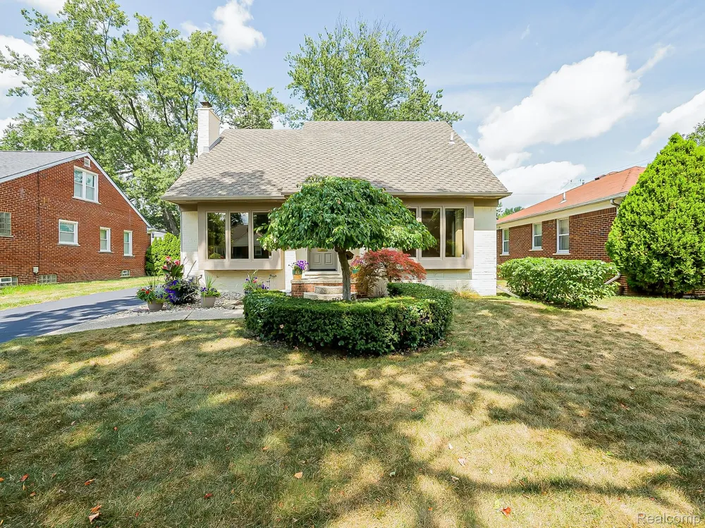 1545 Penistone Street Birmingham City, MI 48009