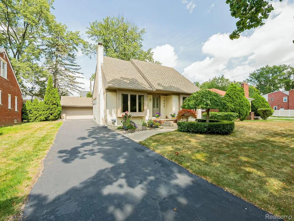 1545 Penistone Street Birmingham City, MI 48009