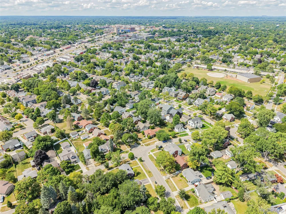 1545 Penistone Street Birmingham City, MI 48009