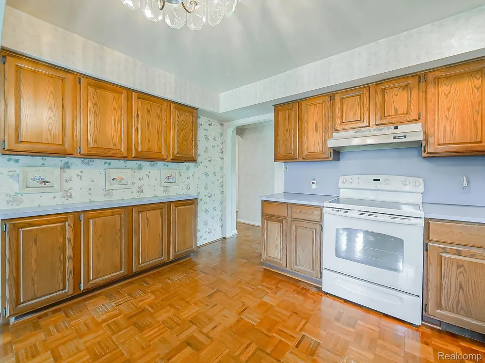 1545 Penistone Street Birmingham City, MI 48009