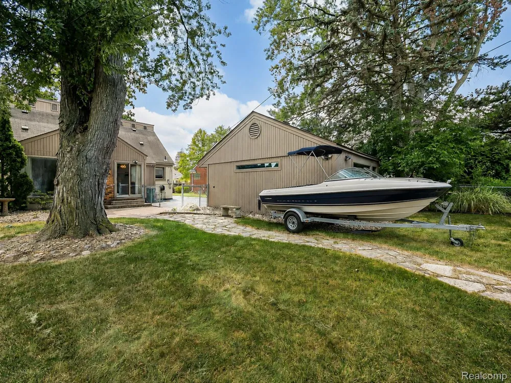 1545 Penistone Street Birmingham City, MI 48009