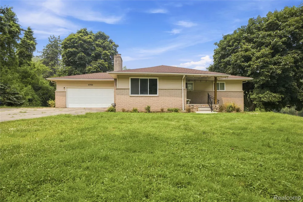 4700 Indianwood Court Independence Charter Township, MI 48348