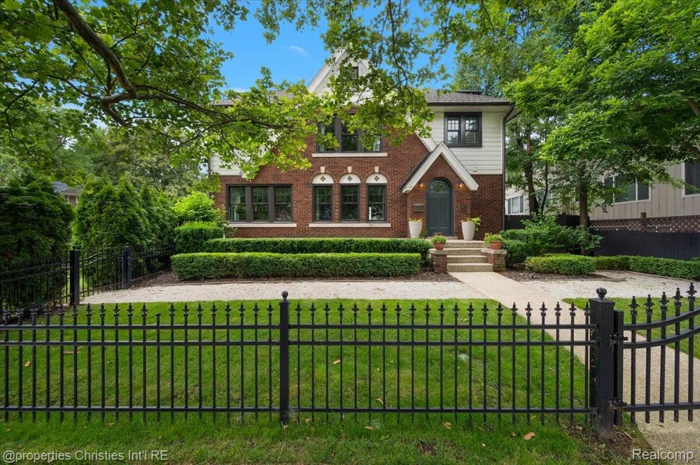 972 Ann Street Birmingham City, MI 48009