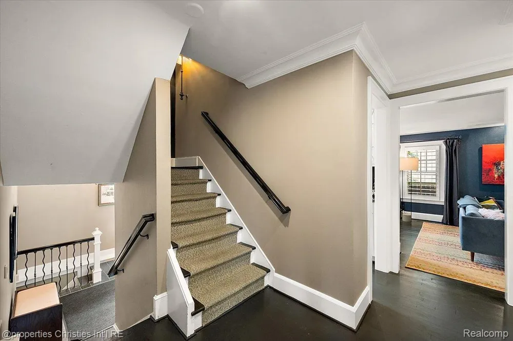 972 Ann Street Birmingham City, MI 48009