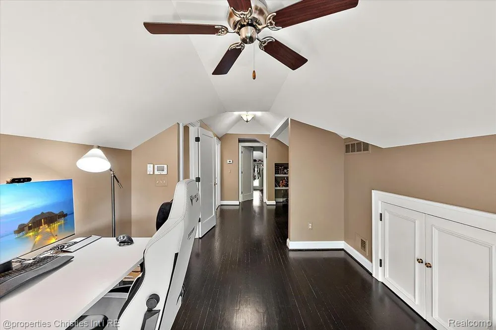 972 Ann Street Birmingham City, MI 48009