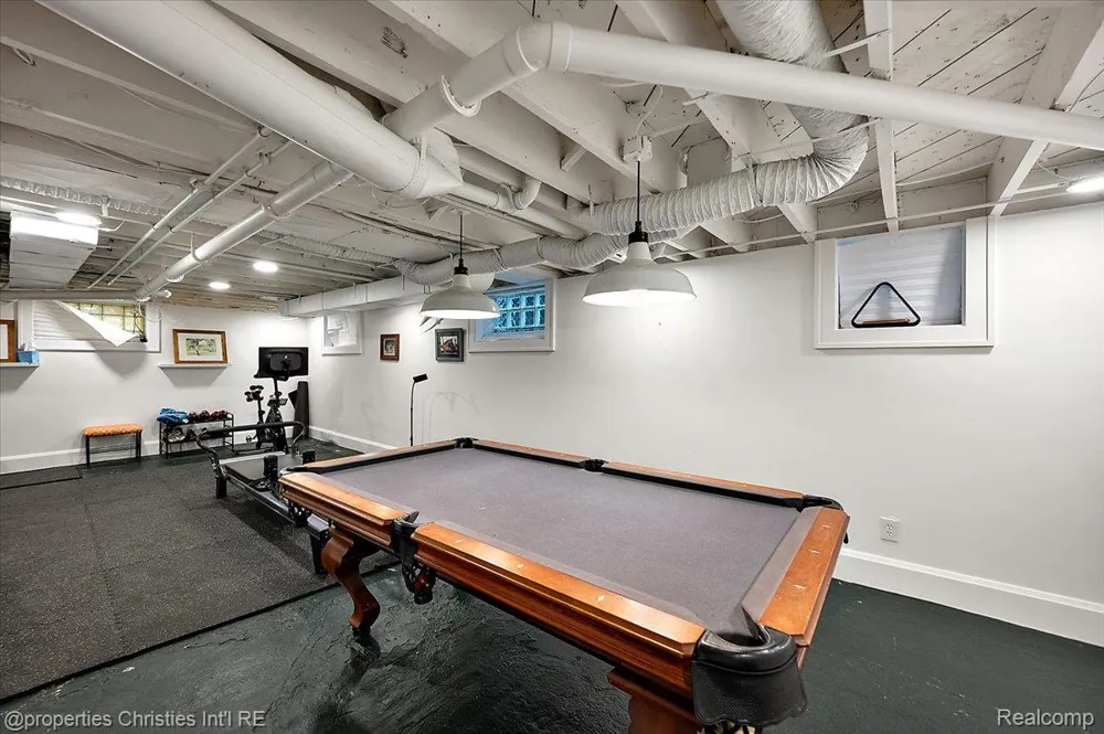 972 Ann Street Birmingham City, MI 48009