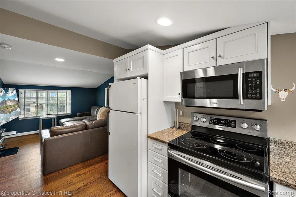 972 Ann Street Birmingham City, MI 48009