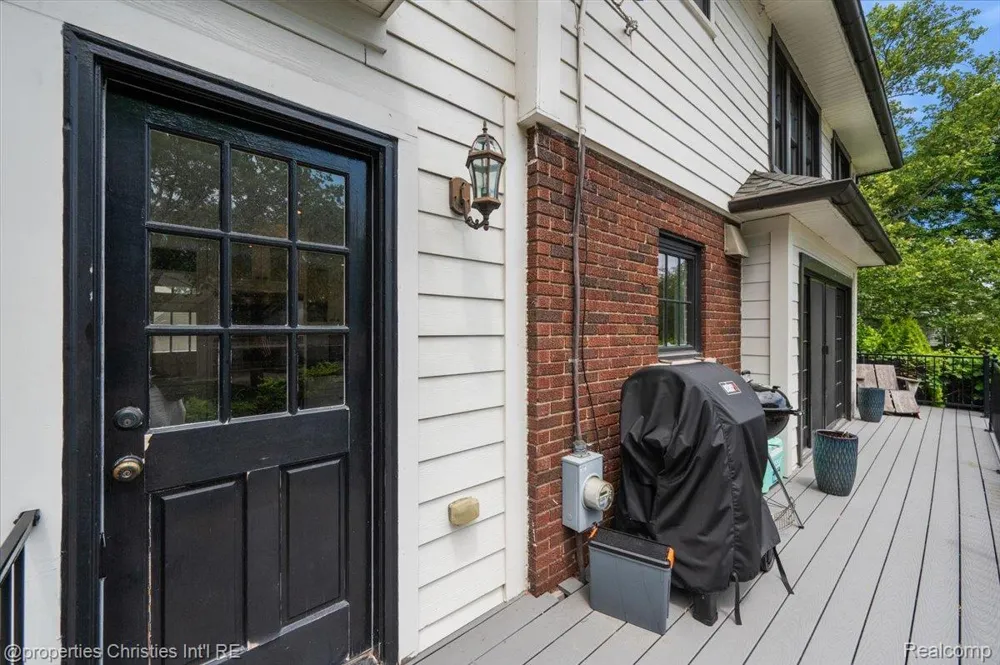 972 Ann Street Birmingham City, MI 48009