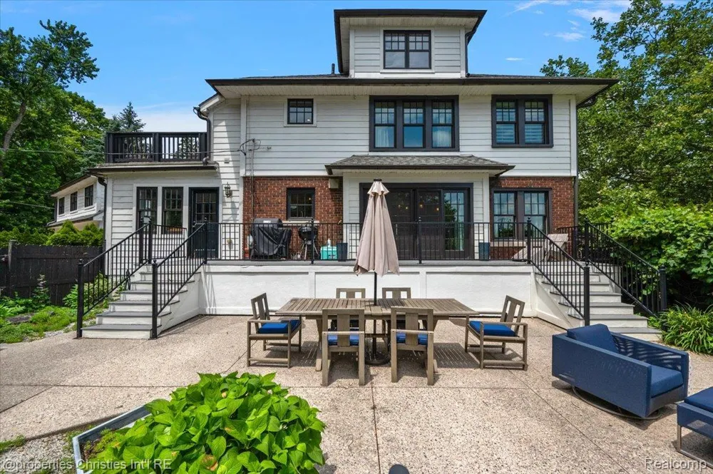 972 Ann Street Birmingham City, MI 48009