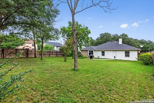 7733 Forest Live Oak, TX 78233