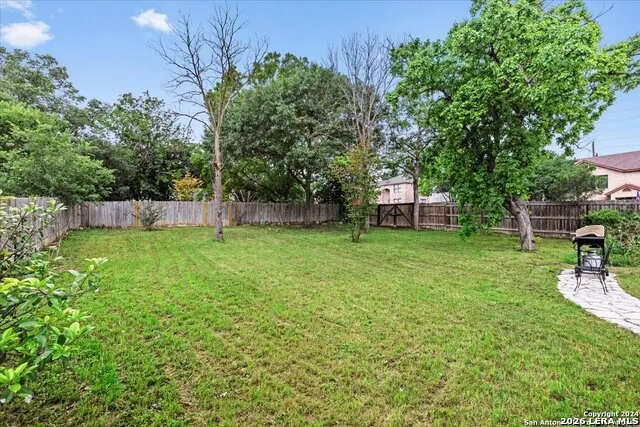7733 Forest Live Oak, TX 78233