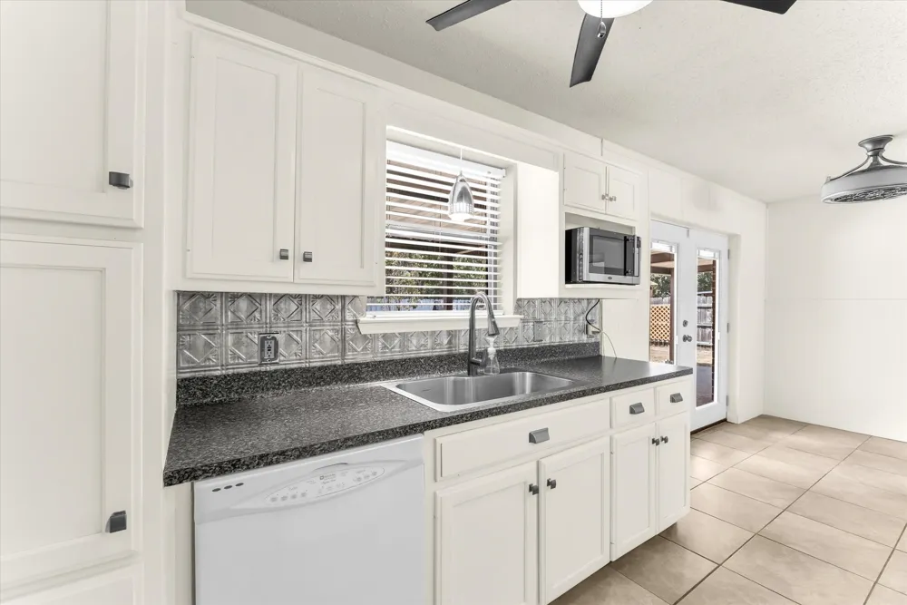 4626 Lexington Street Bellmead, TX 76705