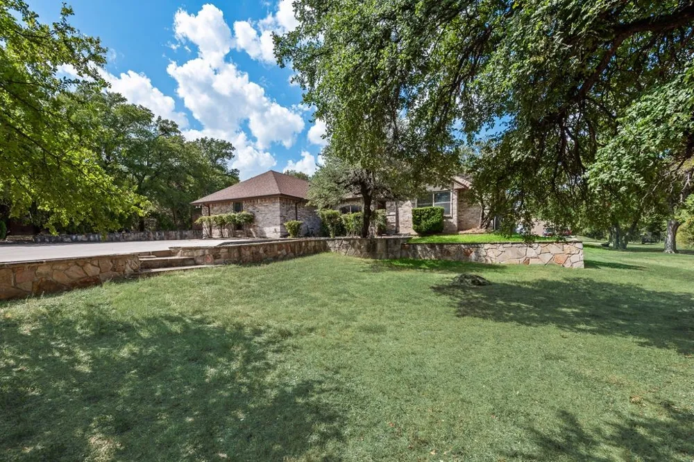 1205 Florence Drive Azle, TX 76020