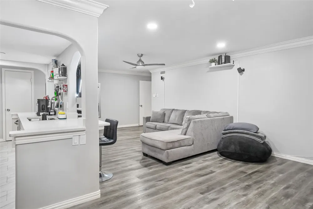552 E Avenue J #D Grand Prairie, TX 75050