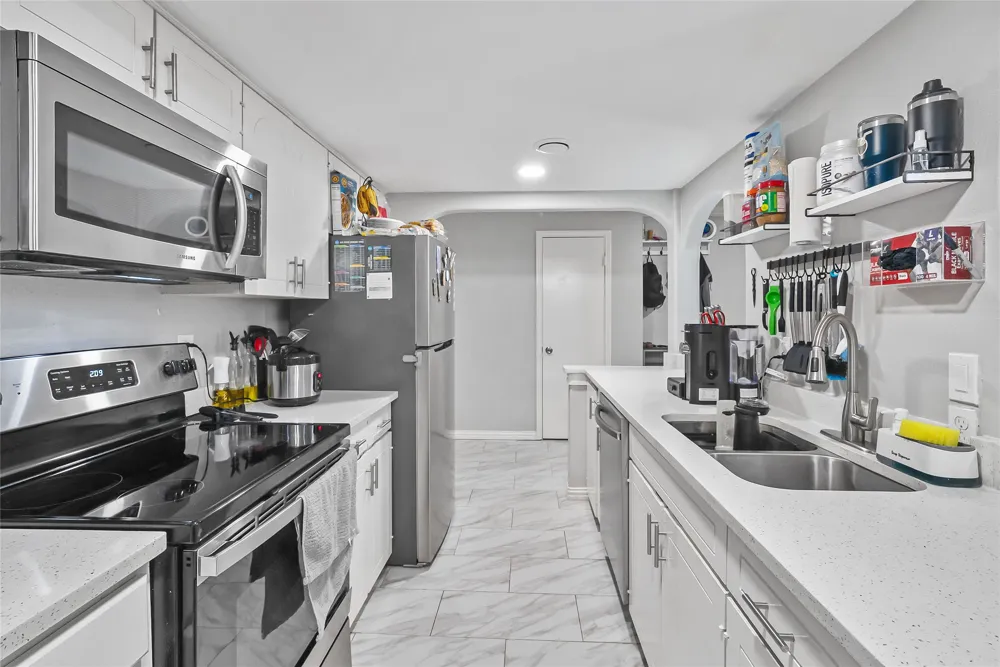 552 E Avenue J #D Grand Prairie, TX 75050