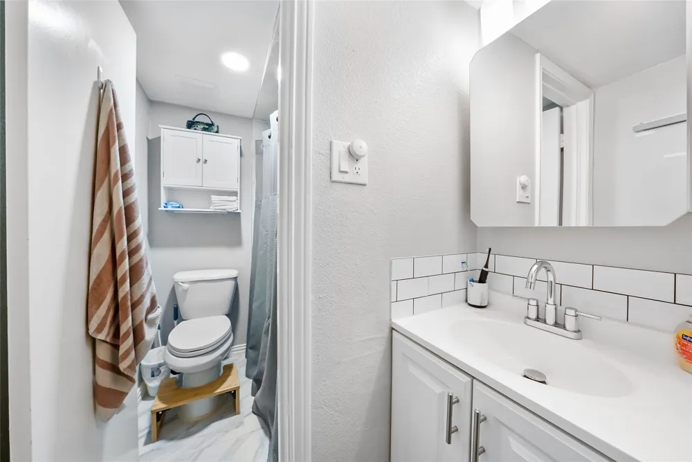 552 E Avenue J #D Grand Prairie, TX 75050
