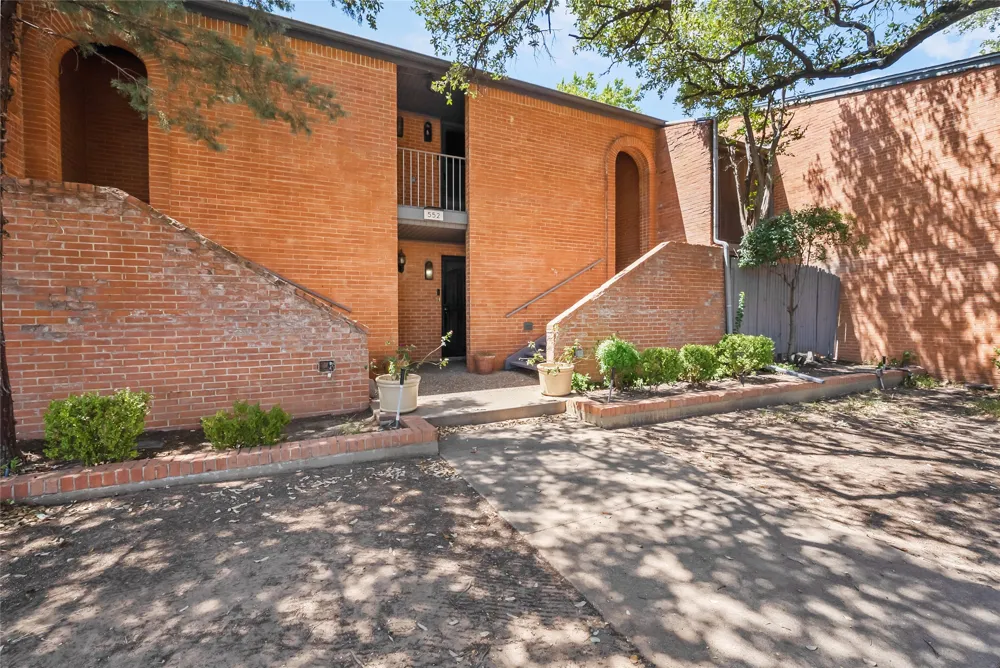 552 E Avenue J #D Grand Prairie, TX 75050