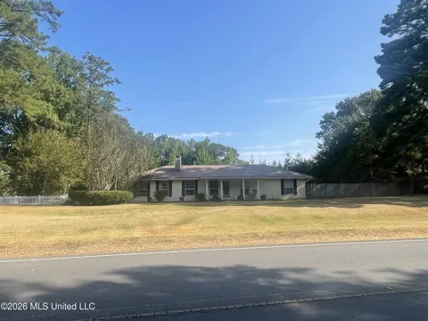 708 NW Zetus Road
