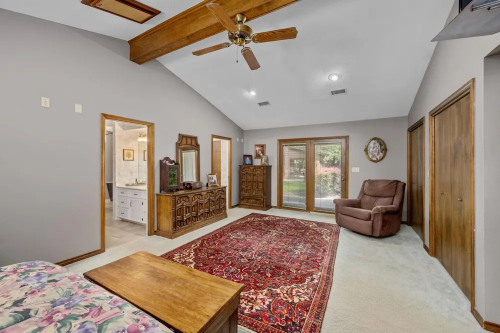 1214 Piney Woods Road Alleyton, TX 78935