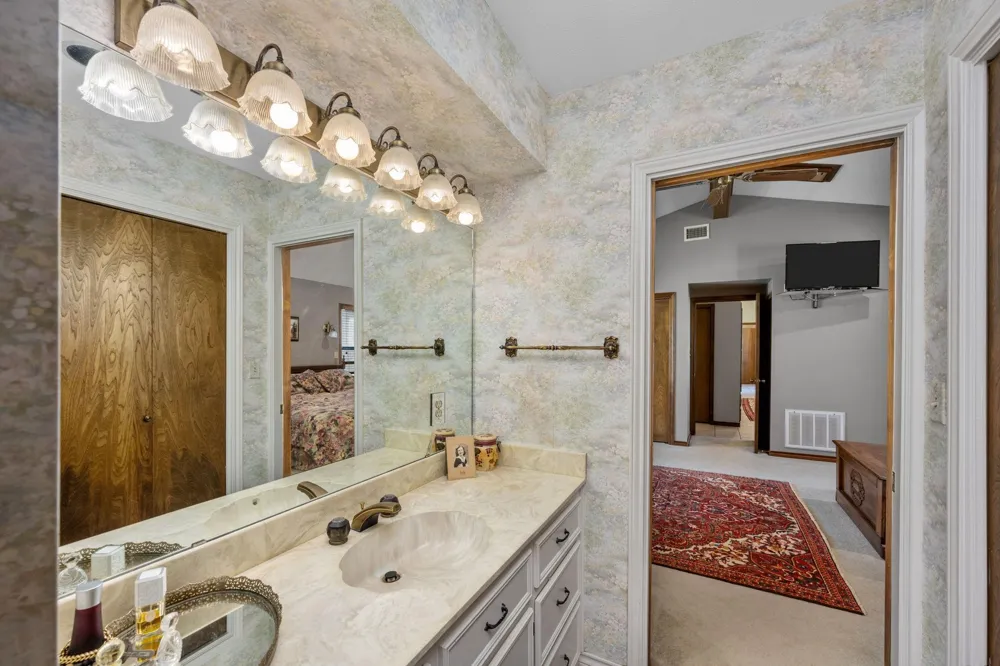 1214 Piney Woods Road Alleyton, TX 78935