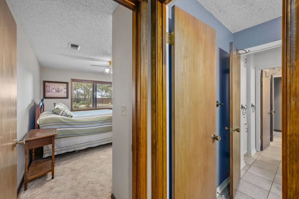 1214 Piney Woods Road Alleyton, TX 78935