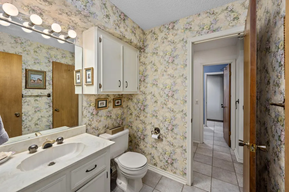 1214 Piney Woods Road Alleyton, TX 78935
