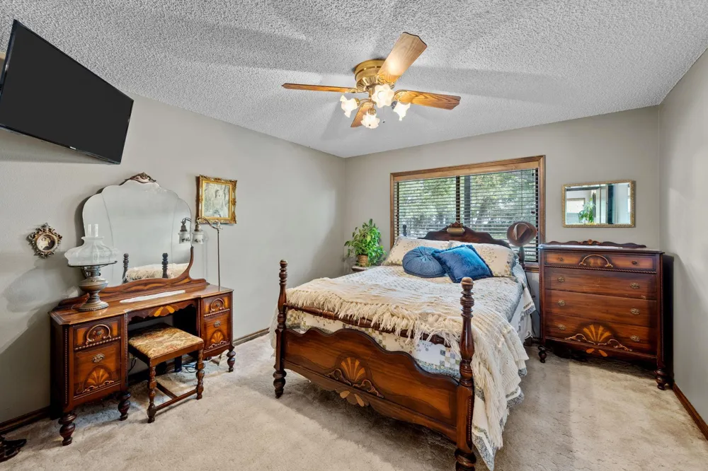 1214 Piney Woods Road Alleyton, TX 78935