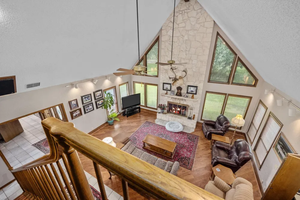 1214 Piney Woods Road Alleyton, TX 78935