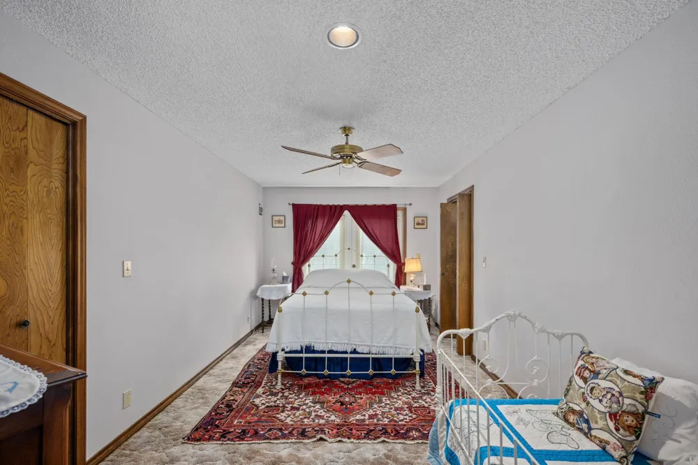 1214 Piney Woods Road Alleyton, TX 78935