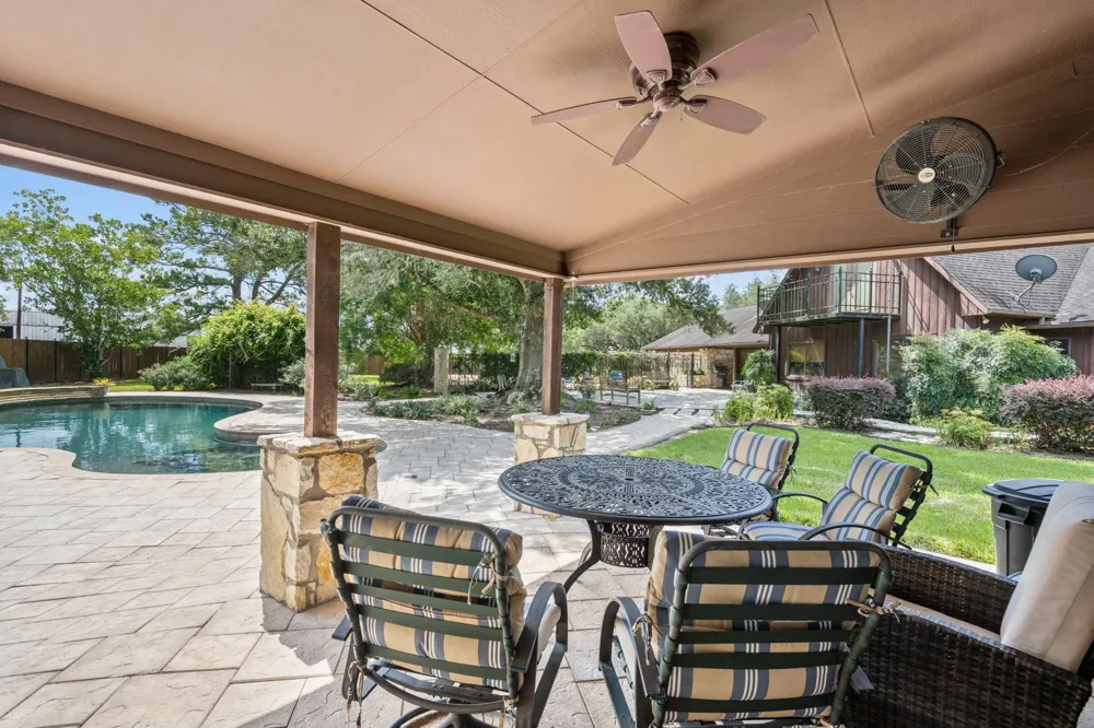 1214 Piney Woods Road Alleyton, TX 78935