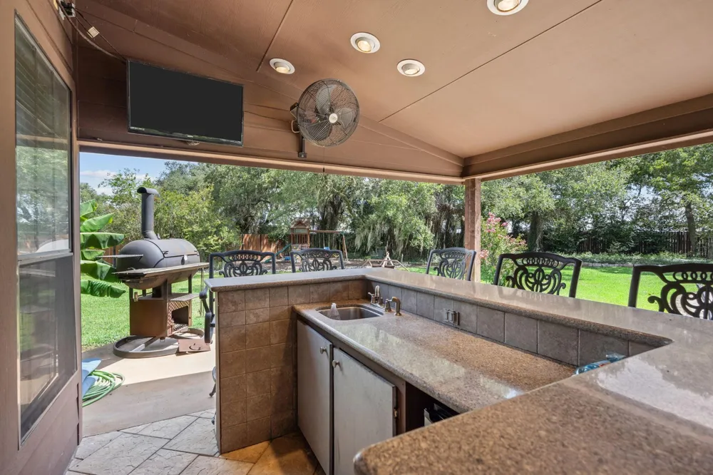 1214 Piney Woods Road Alleyton, TX 78935