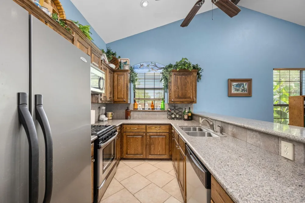 1214 Piney Woods Road Alleyton, TX 78935