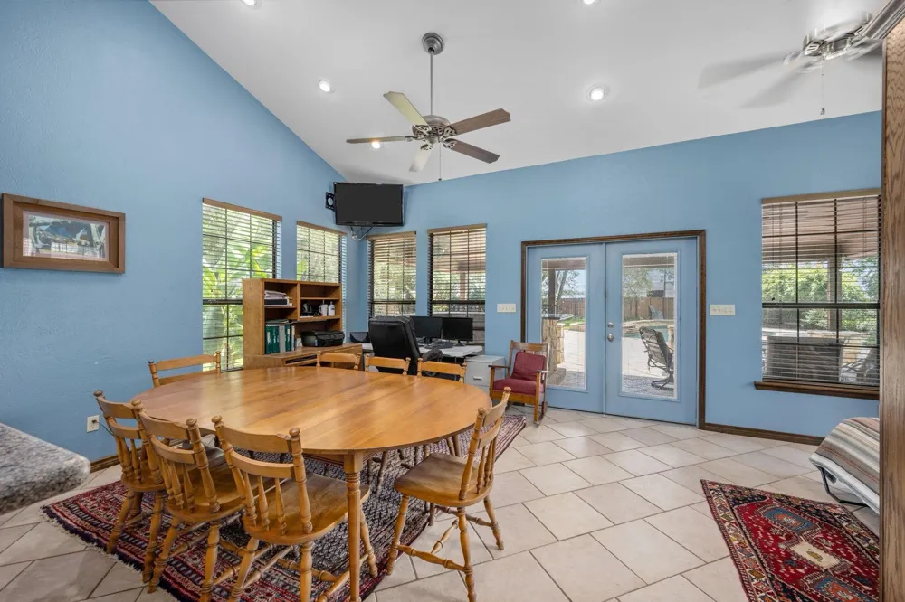 1214 Piney Woods Road Alleyton, TX 78935