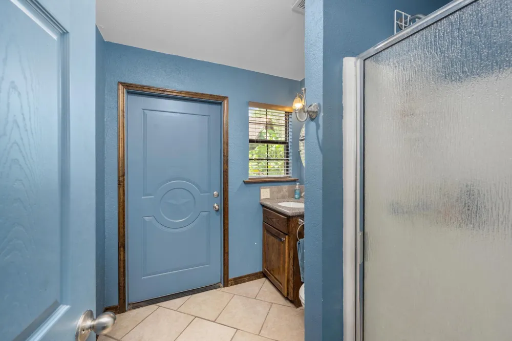 1214 Piney Woods Road Alleyton, TX 78935