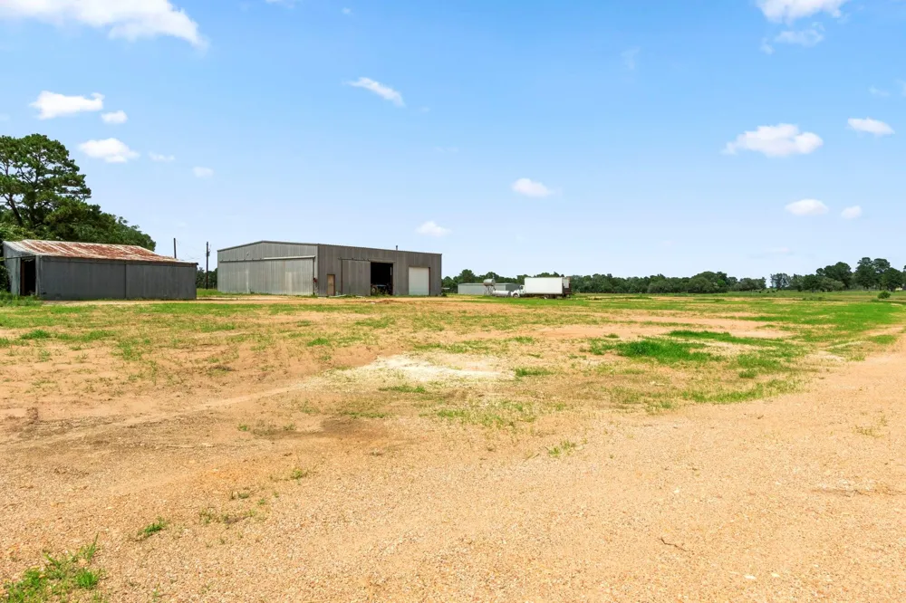 1214 Piney Woods Road Alleyton, TX 78935