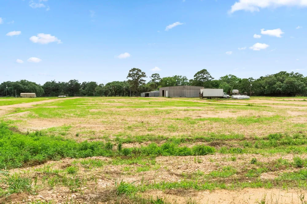 1214 Piney Woods Road Alleyton, TX 78935