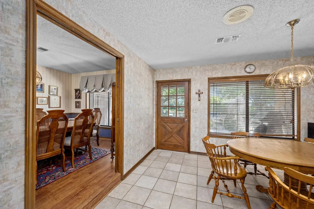 1214 Piney Woods Road Alleyton, TX 78935