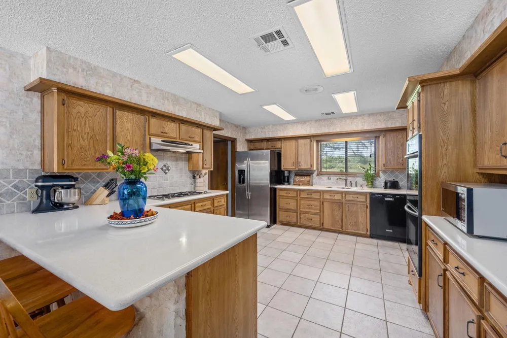 1214 Piney Woods Road Alleyton, TX 78935