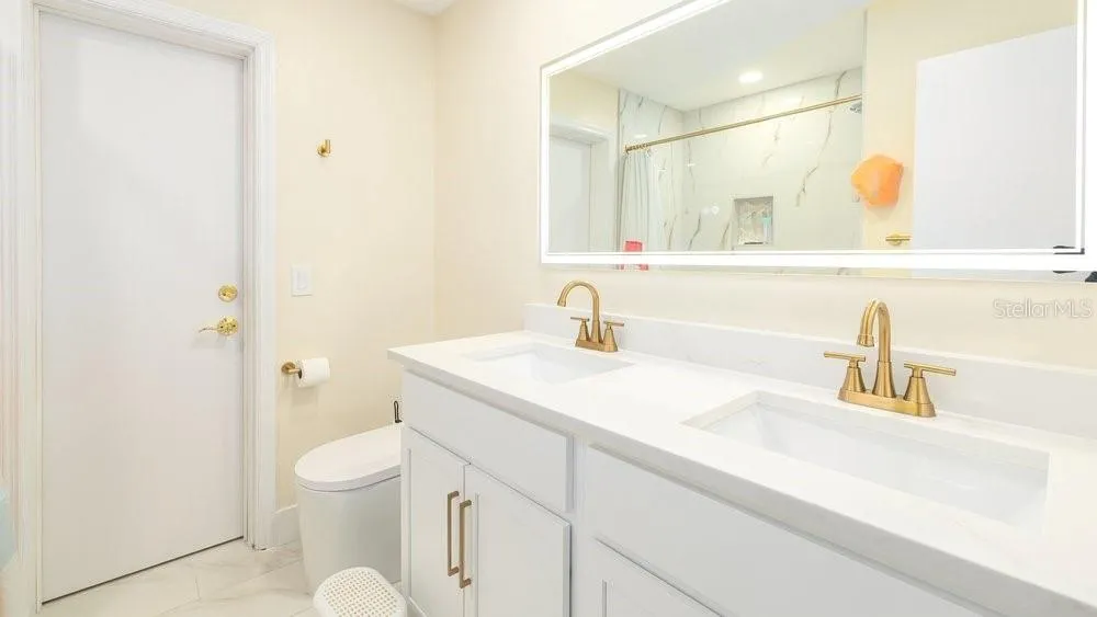 2086 WINNETKA COURT Orlando, FL 32818