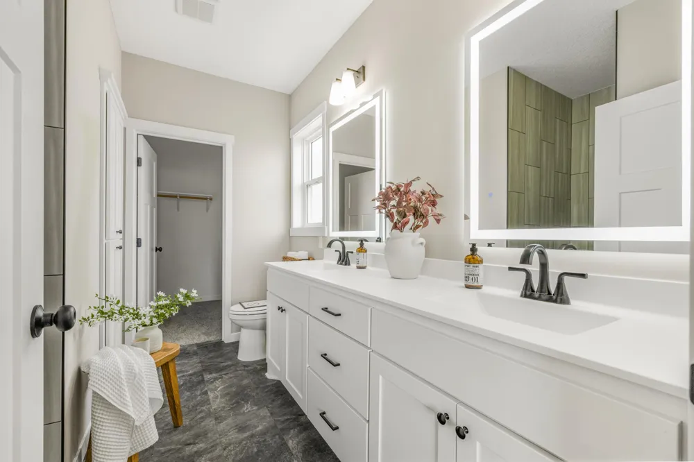 713 David Way Isanti, MN 55040