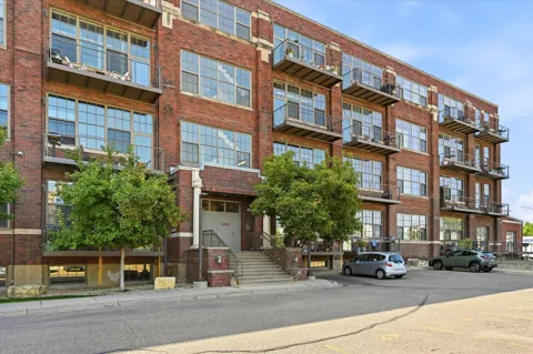 1901 E Hennepin Avenue #202